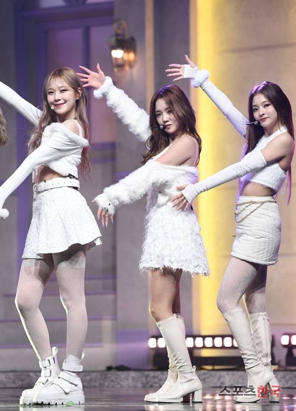 프로미스나인 미니4집 'Midnight Guest'( 미드나잇 게스트) 미디어 쇼케이스. 사진=이혜영 기자 lhy@hankooki.com