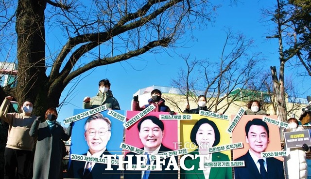 환경운동연합은 18일 서울 종로구 단체 사무실에서 기자회견을 열고 이렇게 밝혔다. 그러면서 ‘기후위기 극복을 위한 헌법개정’ 등 다음 정부가 이행해야 할 기후·에너지·환경 과제를 제시했다./환경운동연합 제공