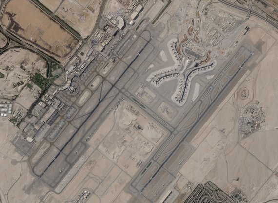 [아부다비=AP/뉴시스] 플래닛랩스 PBC가 지난 8일 촬영한 아부다비 국제공항 위성 사진의 모습. 예멘 후티 반군이 17일(현지시간) 드론과 미사일로 UAE 아부다비 국제공항 내 신축 건설 현장 등을 공격해 3명이 사망하고 6명이 부상했다.