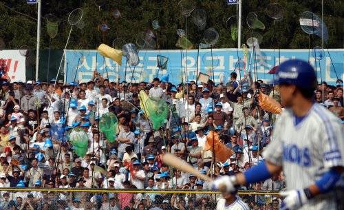 이승엽의 홈런공을 잡기 위한 잠자리채.