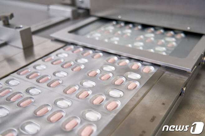 미국 식품의약국이 화이자가 개발한 코로나 경구용 치료제 '팍스로비드'. © 로이터=뉴스1