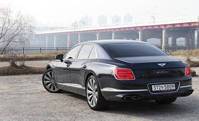 벤틀리 플라잉 스퍼 V8 시승기