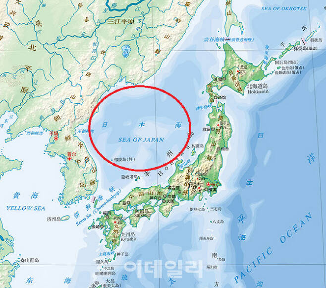 일본해(빨간 원)가 표기돼 있는 지도가 일부 오픈마켓에서 판매되고 있다.(사진=해당 판매목록 갈무리)