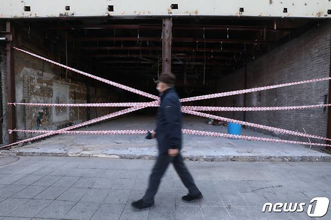 지난 7일 오후 대구 중구 동성로의 한 매장이 폐업해 텅 비어 있다. 2022.1.7/뉴스1 © News1 공정식 기자
