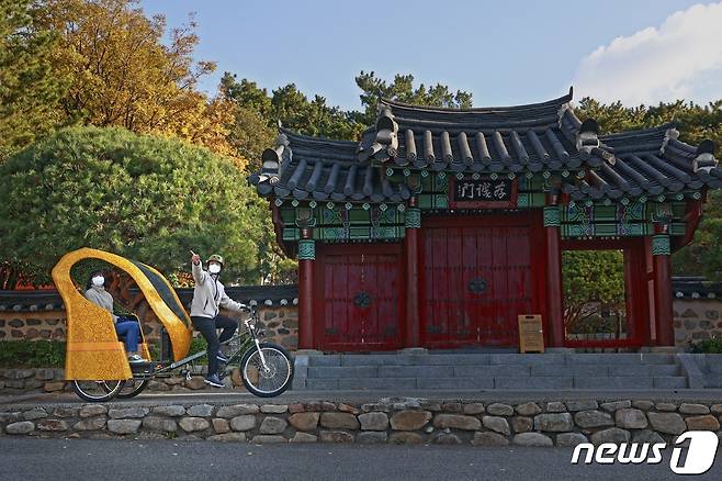 골목길 저탄소 자전거 투어.(부산관광공사 제공) © 뉴스1