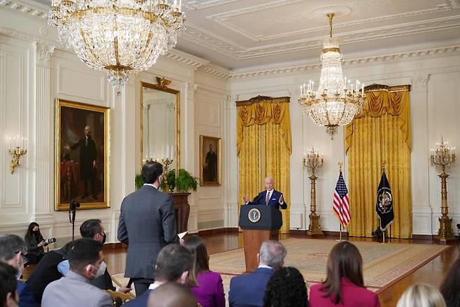 조 바이든 미 대통령이 19일(현지 시각) 백악관에서 열린 취임 1주년 기자회견에서 발언하고 있다. /AFP 연합뉴스