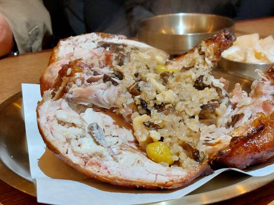 계류관 참나무능이장작구이 찹쌀밥