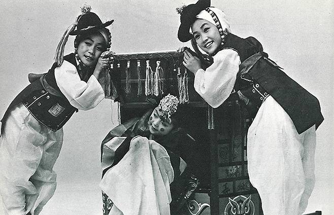 1960년대 공연 레퍼토리 시집가는 날 홍보사진