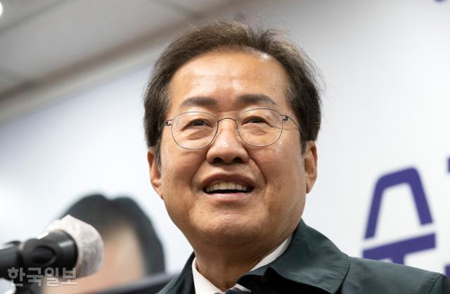 홍준표 국민의힘 의원이 지난해 11월 8일 서울 여의도 선거캠프에서 열린 해단식에서 인사말을 하고 있다. 오대근 기자