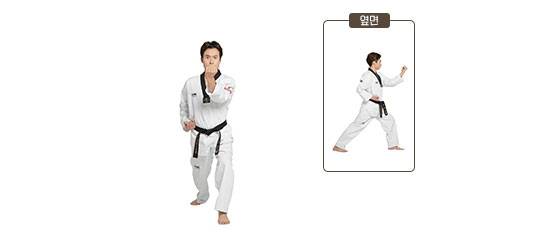 곰손을 활용한 앞치기 자세 [국기원 태권도용어사전 사진]