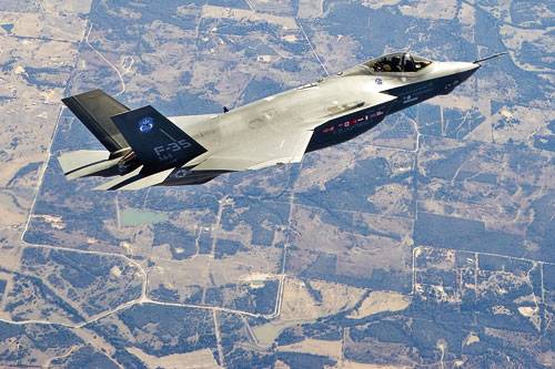 ⓒ록히드마틴-제공 MB 정부의 돈줄 죄기에 전력 증강 계획이 줄줄이 순연됐다. 위는 차세대 전투기 사업 후보 기종 F-35.