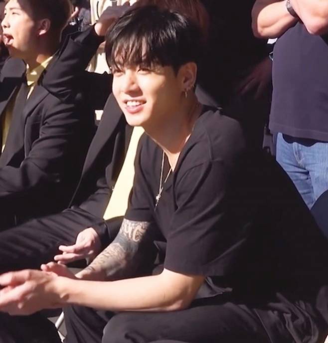 방탄소년단 정국, 美자연광 속 빛나는 미소 "반짝반짝 정국이♡"