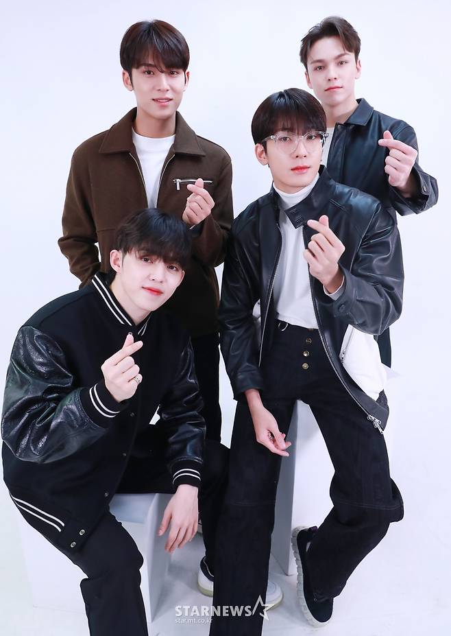 세븐틴 힙합팀 '깜찍 손하트'[★포토]