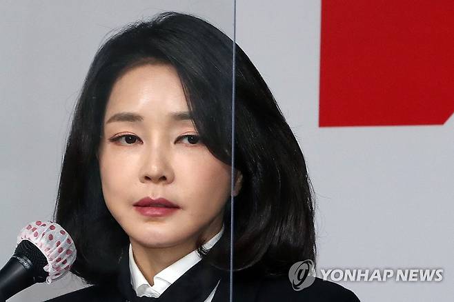 김건희 "정대택 국감증인 우리가 취소"에 "농단" vs "문제없다" [공동취재]