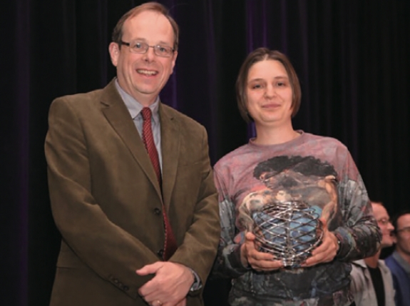 2018년 브레이크스루상 뉴 호라이즌을 수상한 마리나 비아조프스카 교수의 모습(오른쪽). 브레이크스루상 트위터 제공