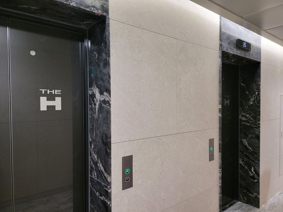 디에이치자이개포 아파트의 엘리베이트.50~60층 초고층건물에 쓰이는 고속 엘리베이터다. 함종선기자