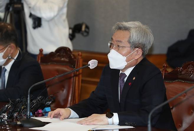 [서울=뉴시스] 고승범 금융위원장이 19일 서울 중구 금융연구원에서 열린 소상공인 리스크 점검 간담회에 참석해 발언하고 있다. (사진=금융위원회 제공) 2022.01.19. photo@newsis.com *재판매 및 DB 금지