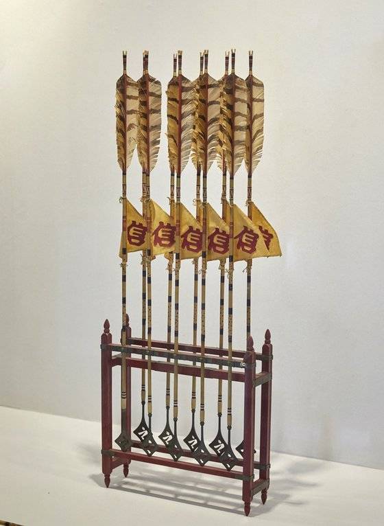 왕의 명령을 전달하는 화살인 신전. 임금의 몸과도 같이 여겨져 파손시킬 시 큰 벌을 받았다.