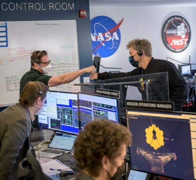 미국 볼티모어의 우주망원경 과학 연구소에 있는 제임스웹 엔지니어링 팀의 모습 (사진=NASA)