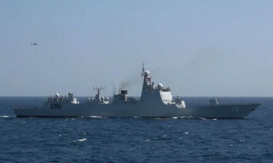 25일(현지시간) 아라비아해에서 중국과 러시아의 해군 함정들이 연합훈련 중이다. [이미지출처=연합뉴스]