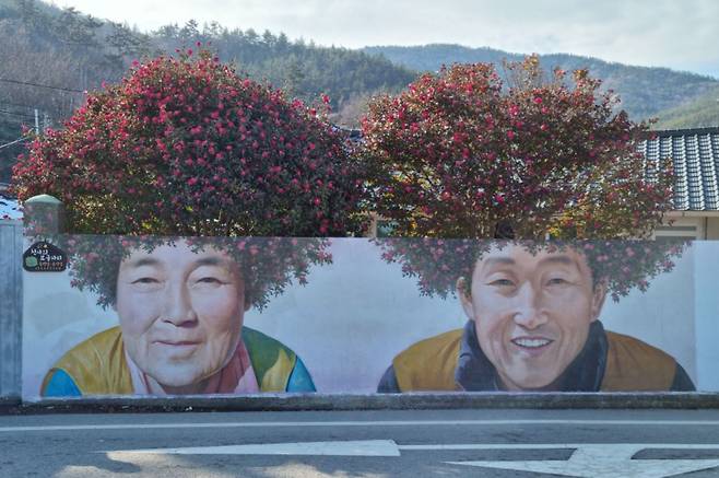 신안 암태도 기동삼거리 벽화.