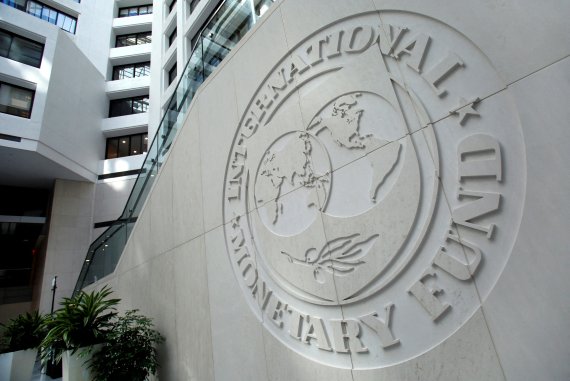미국 워싱턴DC에 있는 국제통화기금(IMF) 본부 로고. /사진=뉴스1 외신화상