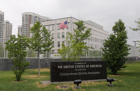 미 국무부는 우크라이나 수도 키예프에 위치한 미국 대사관 직원 및 가족들에 대한 철수 결정을 내렸다. [연합뉴스]