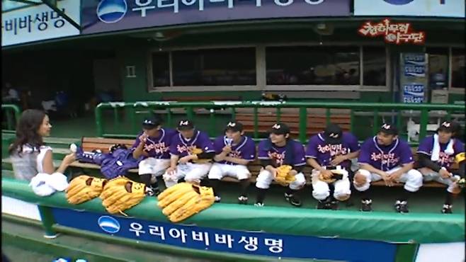 Singer Baek Ji-young appears on KBS’ “The Invincible Baseball Team” as a general manager. (KBS)soccer: “Kick a Goal” (SBS)