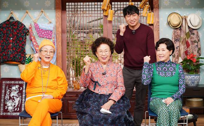 왼쪽부터 김영옥, 나문희, 이준규PD, 박정수