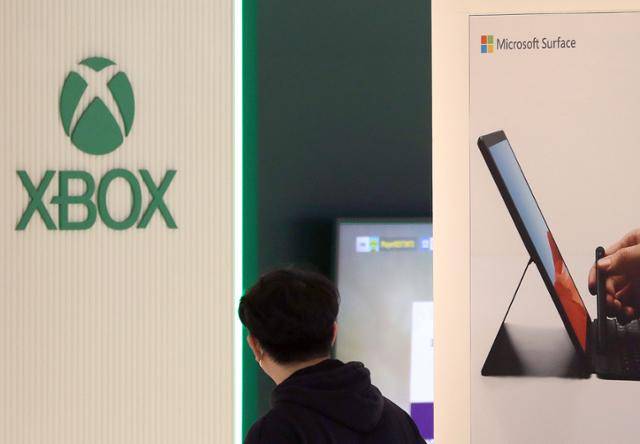 서울 여의도 더현대 서울에 위치한 MS 공식 인증 판매점에 엑스박스 로고가 보이고 있다. 뉴시스