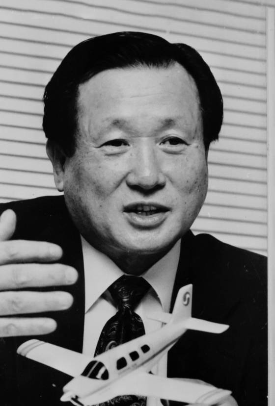 항공기술연구원 부원장 시절 홍용식 교수. [사진 홍용식 교수 가족, 중앙포토]