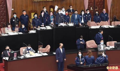 대만 입법회 의장석 점거한 국민당 의원들 [자유시보 홈페이지. 재판매 및 DB 금지]