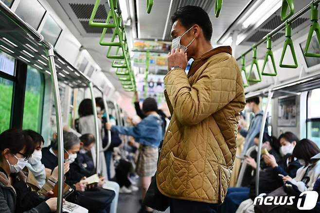 일본 도쿄의 코로나19 확진자 수가 나흘 연속 1만5000명을 넘고 있다. © AFP=뉴스1 자료 사진