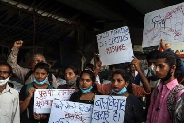 인도 뭄바이에서 집단 성폭행 근절을 요구하며 시위하는 주민. / 사진 = 연합뉴스