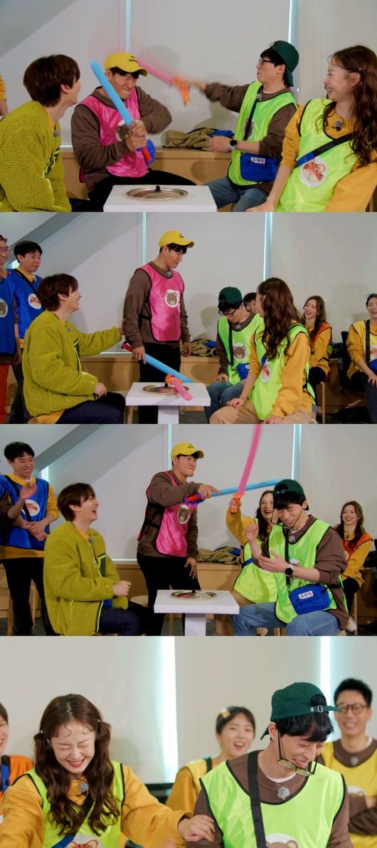 On SBS Running Man, which is broadcasted at 5 pm today (30th), a mission that made all the members panicked will be released.In a recent recording, the members challenged the 2-2 true confrontation.One team will face a true match, and the remaining one will be able to play a fast hand and brain rotation with a mission to attack and defend according to the results of the true match, but the attack and defense will proceed unattended without my team or four teams, and the birth of the fool game of the rule destroyers will be announced.In particular, Running Man Minforce Rival Yoo Jae-Suk and Kim Jong-kook, who make a Legend round, played a sparkling bout on the day.Despite the fact that the two men were in a position where they did not hit or hit each other, they selected each other as targets and played against each other.In particular, Yoo Jae-Suk launched a surprise attack on Kim Jong-kook, and then showed Jangku mode called I was embarrassed! Kim Jong-kook, who was unable to tolerate the continued attack of Yoo Jae-Suk,Im embarrassed! and the crew finally stepped in and declared a ban on the embarrassment.The provocation of Minorce mischievous Yoo Jae-Suk against Minorce power Kim Jong-kook can be seen in Running Man which is broadcasted at 5 pm this afternoon.running man