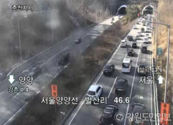 ▲ 2일 낮 12시 기준 서울방면 서울양양고속도로 일부구간에서 정체가 빚어지고 있다.[국토교통부 CCTV]