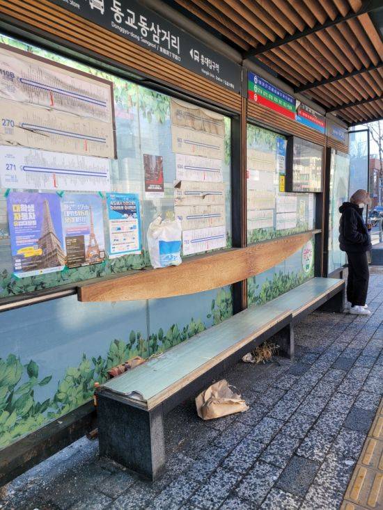 동교동삼거리 중앙차로 버스정류장