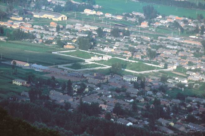 집안의 우산에서 내려다 본 집안 시내 삼실총 /사진=필자, 1993년