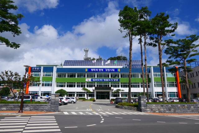 ▲양양군은 코로나19로 인한 관내 영세 소상공인의 공제가입 촉진으로 사회안전망을 확충하기 위해 ‘노란우산공제 희망보조금’ 지원 사업을 실시한다. ⓒ양양군