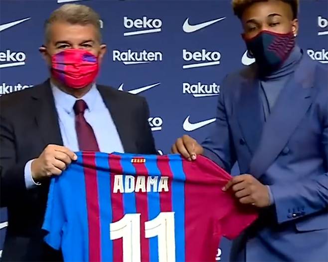 ▲ 아다마 트라오레가 바르셀로나에서 등 번호 11번을 배정 받았다
