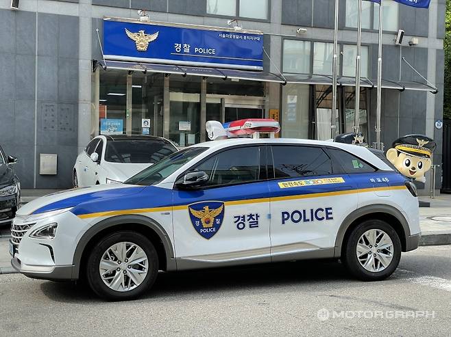 경찰차 흉내낸 도색·랩핑을 하는 것은 불법이다