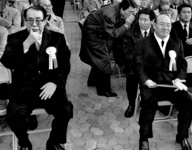 ▲최규하, 전두환 두 전직 대통령, 경기도 과천, 1991년 11월 11일 ⓒ김녕만