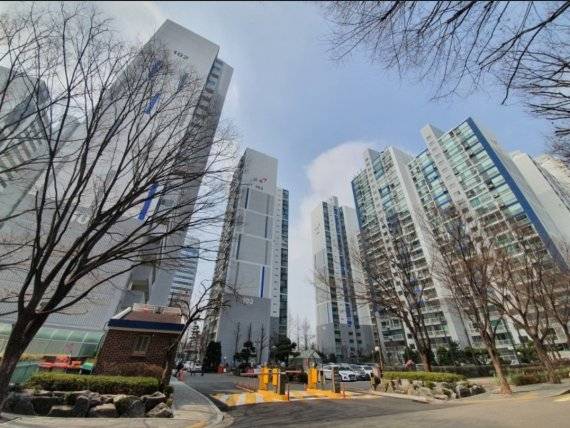 리모델링 주택 조합 설립을 위한 주민 동의율이 65%를 돌파하면서 조합 설립이 임박한 서울 송파구 가락금호 아파트 단지 전경. 가락금호 리모델링 조합 추진위 제공