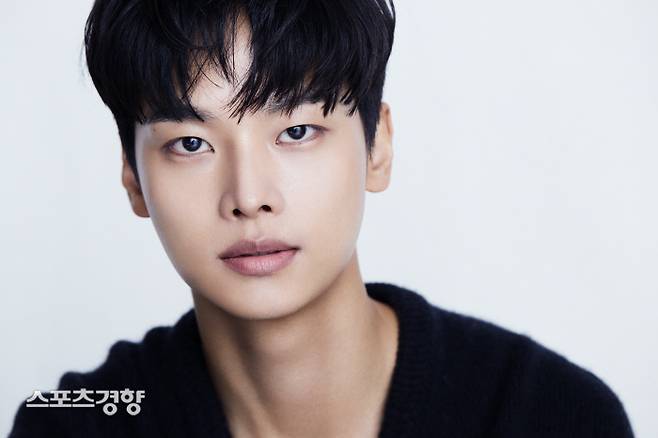 tvN 드라마 ‘배드앤크레이지’에서 경찰 오경태 역을 연기한 배우 차학연. 사진 51k