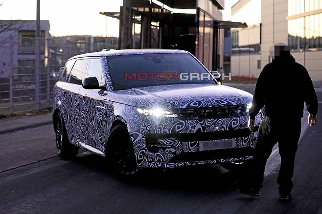레인지로버 스포츠 시험주행차량 (사진제공 : S. Baldauf/SB-Medien)