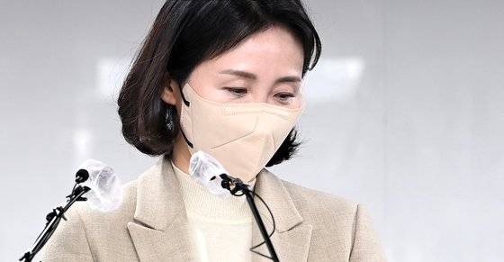 이재명 더불어민주당 대선 후보의 배우자 김혜경 씨가 9일 서울 여의도 더불어민주당 당사에서 과잉의전 논란과 관련해 사과 기자회견을 갖고 있다. 김상선 기자