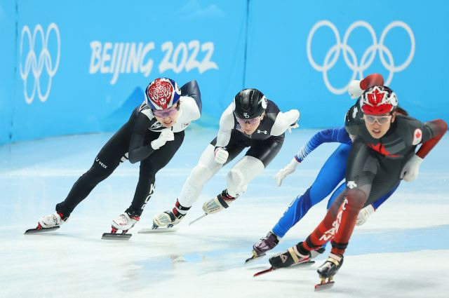 9일 오후 중국 베이징 캐피탈 실내 경기장에서 열린 2022 베이징 동계올림픽 쇼트트랙 여자 계주 3000m 준결승 2조에 출전한 한국 최민정이 마지막 바퀴에서 스프린트를 하고 있다. 연합뉴스