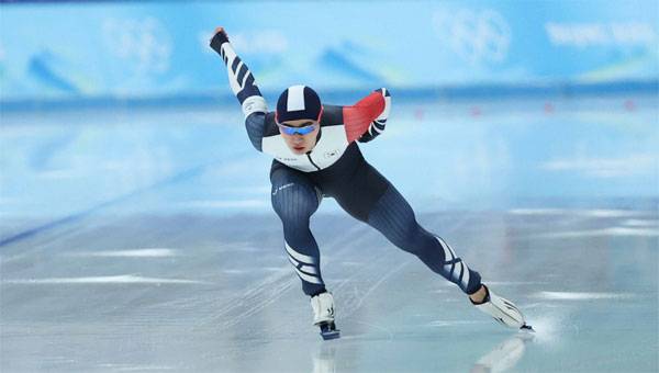 김민석이 8일 중국 베이징 국립 스피드스케이팅 경기장에서 열린 2022 베이징동계올림픽 스피드스케이팅 남자 1500m 경기에서 역주하고 있다. [사진 출처 = 연합뉴스]