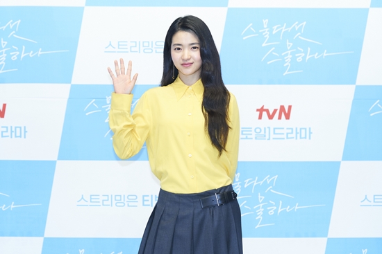 Actor Kim Tae-ri says he cut bangs for Twenty-five Twinty OneOn the 9th, TVNs new Saturday drama Twenty Five Twinty One was produced through online.Director Jung Ji-hyun, Actor Kim Tae-ri, Nam Joo-hyuk, Kim Ji-yeon (Bona), Choi Hyun-wook and Lee Joo-myung attended the ceremony.Twenty Five Twinty One is a drama depicting the wandering and growth of youths who were deprived of their dreams in 1998.Two of them, who called each others names for the first time, and two of them, who became two of them, are the first two of them to draw the story of five young people who are confused between love and growing first love, friendship and love.Twenty-five Twinty One was the background of the era, Choices in 1998. The end of the 1990s was a very upheaval.Were going through Coronas 19th State of the Year, I thought, and theres something I can relate to, thats where young friends and my generation are in contact.So I brought the 1998 era and made a story. It was not easy to reproduce the 1998 time. The first part of my attention was styling and place Choices.I dont have to do data research or look at reference pictures, but I dont have much difference from what Ive done with my styling, using filters from old video quality Feelings.I wondered if it would have been easier to take historical dramas or period dramas because there were similar or very different parts. (Actor) Friends also had a lot of troubles in styling, hair, costumes and makeup.The props were difficult, but I tried to do the best I could. Kim Tae-ri said: First of all, (for high school students, early 20s characters) I cut my bangs and got skincare to get younger.The costumes were trying to fit the magazines and old things, and there were Feelings who were dressed up and dressed in front of the mirror and heedoda.I think I used the energy that I gave in the field and shot it. Nam Ju-hyeok said, I was faithful to the script, and I did not experience the situation, but I dared to draw my experiences a little bit, thinking that it would be these Feelings.I also looked for a lot of data and videos. Choi Hyun-wook, the youngest actor born in 2002, said, I looked for a lot of historical backgrounds since 1998 was before birth.In the drama, Ji Woong-yi studied a lot because he was a friend who followed the trends of the era. He also tried to raise confidence because fashion seemed to be confident. Lee Joo-myung, who plays Ji Seung-wan, also added, I heard a lot of old radio because it was a radio DJ in the broadcasting department.Finally, Kim Tae-ri commented on the viewing point: Twenty-five Twinty One is a sparkling drama - the thing to note is Ive passed.There is nothing eternal, but it is a good drama that can feel the faintness that the moment was so shining.Nam Ju-hyuk revealed that he would like to be a drama like a sunny spring if it became a drama that warms the cold winter.Bona said, I did not have memories of high school because I was practicing, but I seemed to have made good memories while shooting drama.I hope that those who see it will make such memories, Choi Hyun-wook said, I was feeling a lot of heart while watching Highlight.I hope you will see a lot of our drama that seems to be a permeation charm. Lee Joo-myung said, I think the observation point is Kemi.Please note the Kemi of Actors, he said, expressing confidence.Twenty Five Twinty One will be broadcasted at 9:10 pm on Saturday, December 12th.Photo = tvN