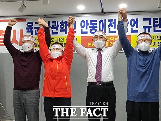 국민의힘 논산계룡금산 당원들이(왼쪽부터 전민호 전 논산시청 국장, 홍경임 논산계룡금산 여성 위원장, 최호상 당협위원장, 송덕빈 전 충남도의원) 10일 민주당 이재명 후보의 육사 안동 이전 공약에 반발해 삭발식을 열고 강력 비판했다. /논산=이병렬기자